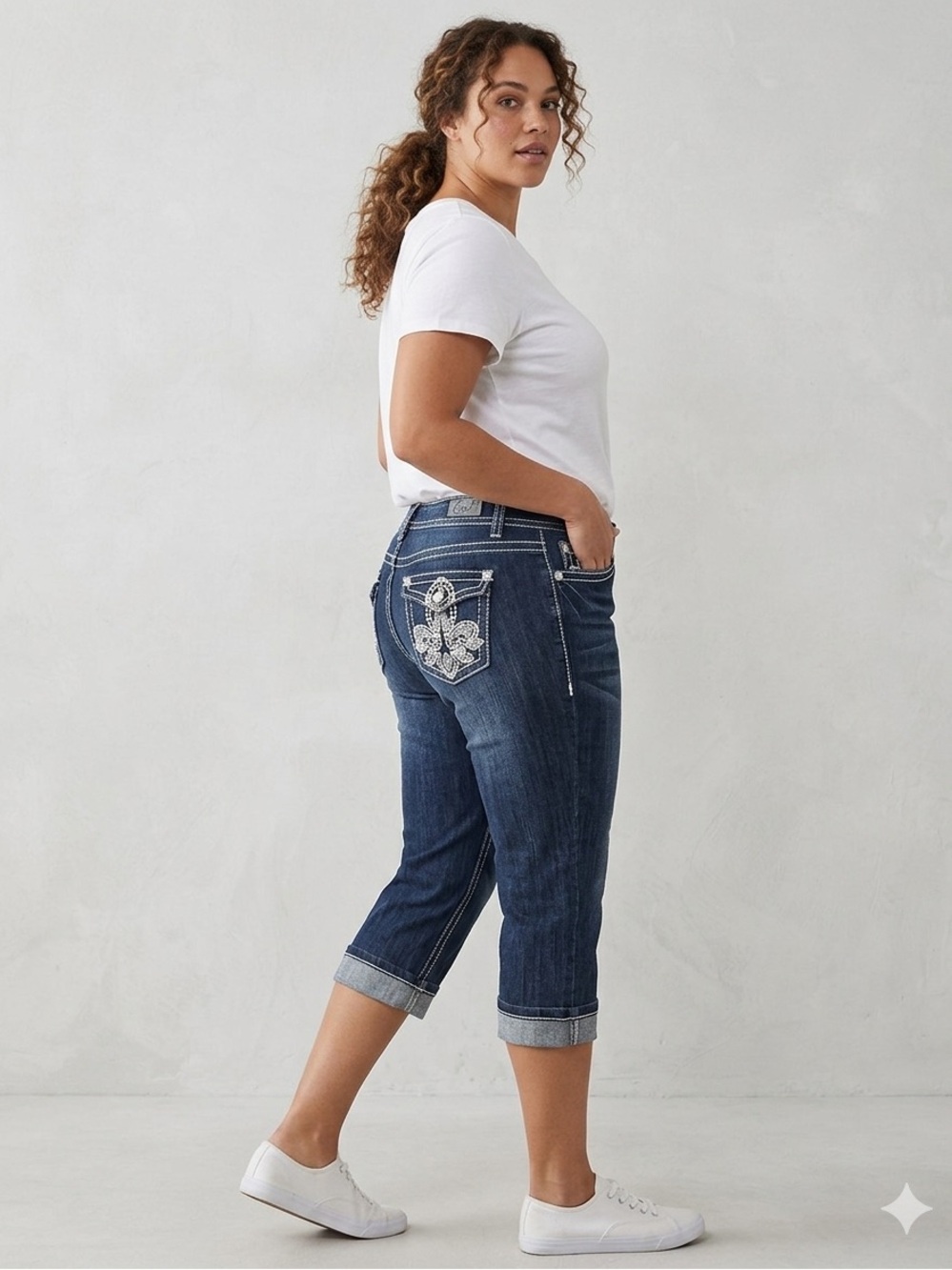 NWOT Earl Jeans Dark Blue Cropped Denim with Contrast Stitching